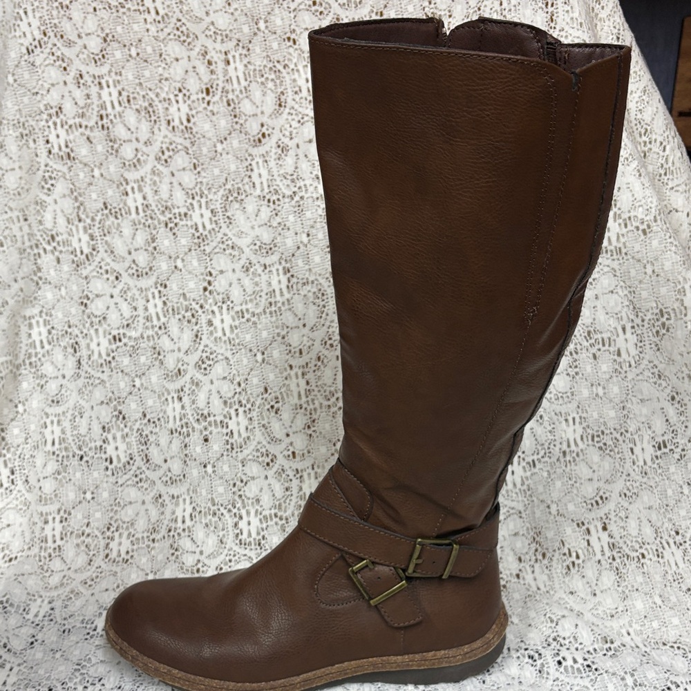 boc Classic Brown Heeled Boots - Picture 4 of 6